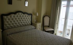 Hostal Flor De Lis- Lojo
